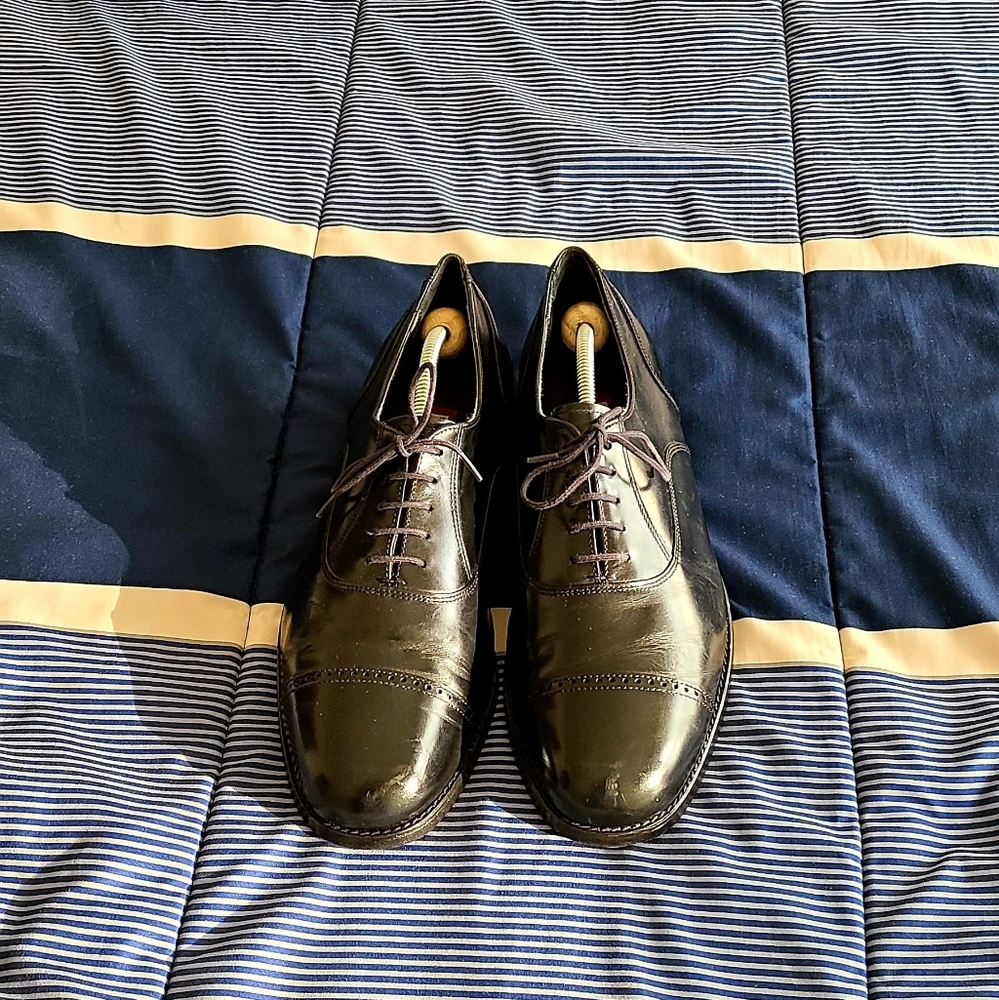 Men's Florsheim Men's Dress Shoes in EUC.